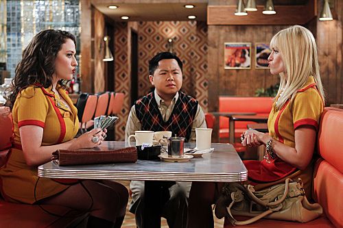 2-BROKE-GIRLS-And-the-90s-Horse-Party-Episode-5-3.jpg