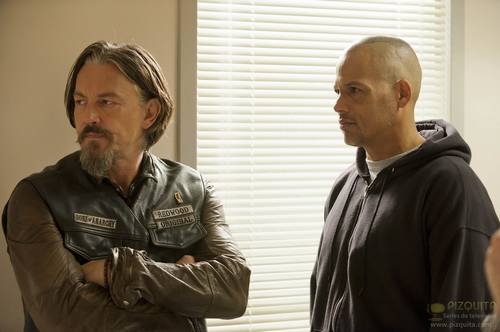 sons-of-anarchy-s04e14-To-Be-Part-2-02.jpg