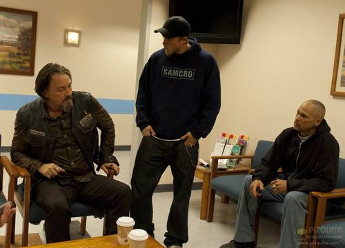 sons-of-anarchy-s04e14-To-Be-Part-2-05.jpg