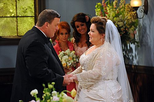 mike-and-molly-s02e23-finale-05.jpg