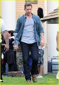 josh-dallas-once-upon-a-time-filming-01_nEO_IMG