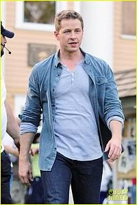 josh-dallas-once-upon-a-time-filming-10_nEO_IMG