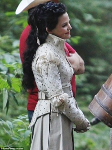 once-upon-a-time-s02-bts-0812-02