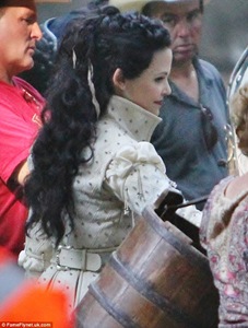 once-upon-a-time-s02-bts-0812-05