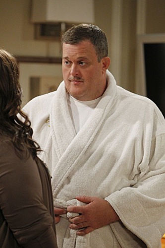 mike-and-molly-3x01-06