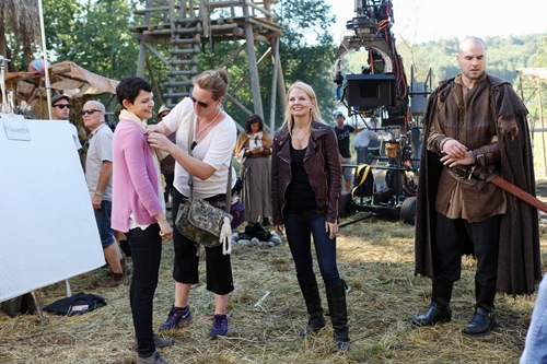 once-upon-a-time-2x05-full-set-26