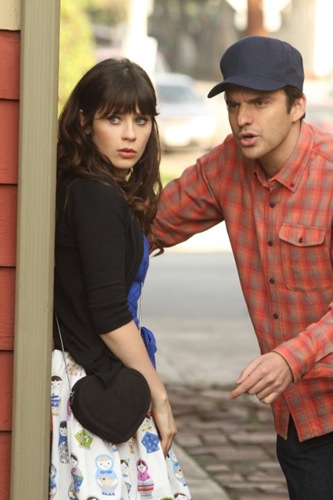 NEW GIRL:  Jess (Zooey Deschanel, L) and Nick (Jake Johnson, R) snoop outside the house of one of her students in the "Pepperwood" episode of NEW GIRL airing Tuesday, Jan. 22 (9:00-9:30 PM ET/PT) on FOX.  ©2012 Fox Broadcasting Co.  Cr: Patrick McElhenney/FOX