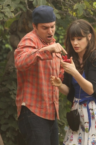 NEW GIRL:  Jess (Zooey Deschanel, R) and Nick (Jake Johnson, L) get an alarming text when they snoop outside the house of one of her students in the "Pepperwood" episode of NEW GIRL airing Tuesday, Jan. 22 (9:00-9:30 PM ET/PT) on FOX.  ©2012 Fox Broadcasting Co.  Cr: Patrick McElhenney/FOX