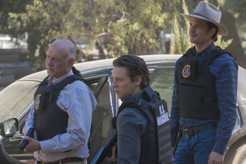 JUSTIFIED -- Where's Waldo? -- Episode 2 (Airs Tuesday, January 15, 10:00 pm e/p) -- Pictured: (L-R) Nick Searcy as Chief Deputy U.S. Marshal Art Mullen, Jacob Pitts as Deputy U.S. Marshall, Tim Gutterson, Timothy Olyphant as Deputy U.S. Marshal Raylan Givens  -- CR: Prashant Gupta/FX
