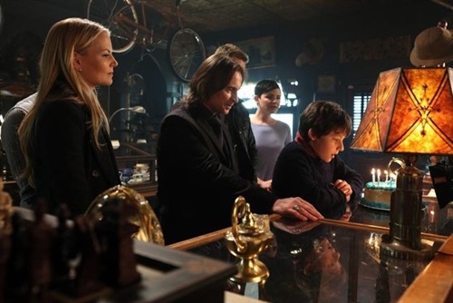 once-upon-a-time-season-2-episode-19-lacey-16
