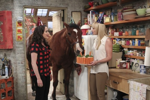 2-broke-girls-And the Extra Work-07