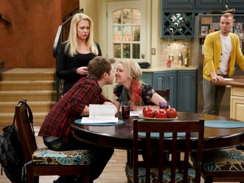 melissa-and-joey-3x01-02