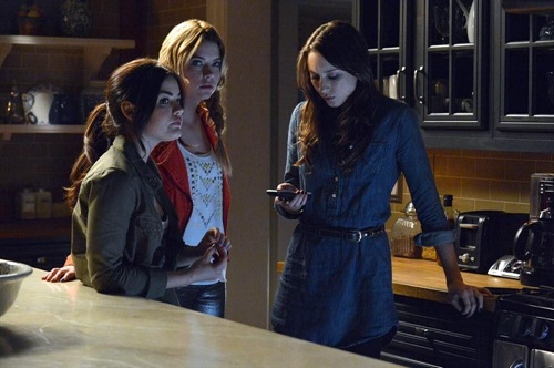 pretty-little-liars-The Turn of the Shoe-06