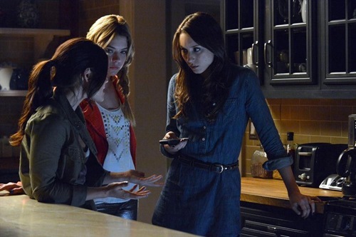 pretty-little-liars-The Turn of the Shoe-07