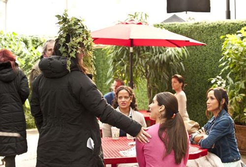 devious-maids-Taking a Message-09