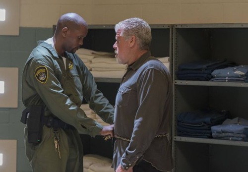 SONS OF ANARCHY Poenitentia -- Episode 603 -- Airs Tuesday, September 24, 10:00 pm e/p) -- Pictured: (L-R) Jamal Duff as guard, Ron Perlman as Clay Morrow -- CR: Prashant Gupta/FX