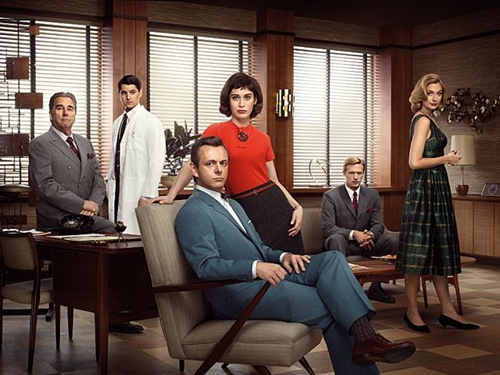 Beau Bridges as Barton Scully, Nicholas D\'Agosto as Dr. Ethan Haas, Michael Sheen as Dr. William Masters, Lizzy Caplan as Virginia Johnson, Teddy Sears as Dr. Austin Langham and Caitlin Fitzgerald as Libby Masters in Masters of Sex (season 1) - Photo: Erwin Olaf/SHOWTIME - Photo ID: MOS1_PR04_WAITSIX_4C_300