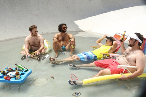 THE LEAGUE Rafi and Dirty Randy -- Episode 504 -- Airs Wednesday, September 25, 10:30 pm e/p) -- Pictured: (L-R) Seth Rogan as Dirty Randy, Jason Mantzoukas as Rafi, Andrew Daly as Ethan, David Krumholtz as Joel -- CR: Patrick McElhenney/FXX