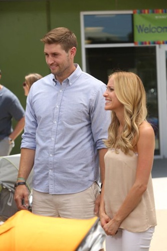 THE LEAGUE Chalupa vs. the Cutlet -- Episode 503 Wednesday, September 11, 10:30 pm e/p) -- Pictured: (L-R) Jay Cutler as himself, Kristin Cavallari as herself -- CR: Patrick McElhenney/FXX