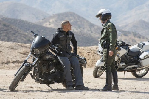 SONS OF ANARCHY Salvage -- Episode 606 -- Airs Tuesday, October 15, 10:00 pm e/p) -- Pictured: (L-R)  Theo Rossi as Juan Carlos 'Juice' Ortiz, Vince Duvall as Officer Plympton -- CR: Prashant Gupta/FX