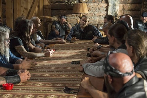 SONS OF ANARCHY Salvage -- Episode 606 -- Airs Tuesday, October 15, 10:00 pm e/p) -- Pictured: (center) Charlie Hunnam as Jackson 'Jax' Teller -- CR: Prashant Gupta/FX