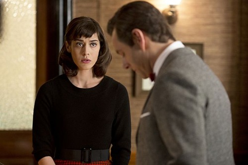 Lizzy Caplan as Virginia Johnson and Michael Sheen as Dr. William Masters in Masters of Sex (season 1, episode 2) - Photo: Peter Iovino/SHOWTIME - Photo ID: MastersofSex_102_0029