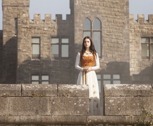 Reign -- "Pilot" -- Image Number: RE100a_003r.jpg -- Pictured: Adelaide Kane as Mary, Queen of Scots -- Photo: Joss Barratt/The CW -- &copy; 2013 The CW Network, LLC. All rights reserved. 