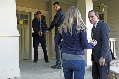 Agents-Of-SHIELD-Repairs-13