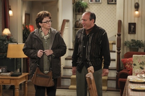 mike-and-molly-Careful What You Dig For-06
