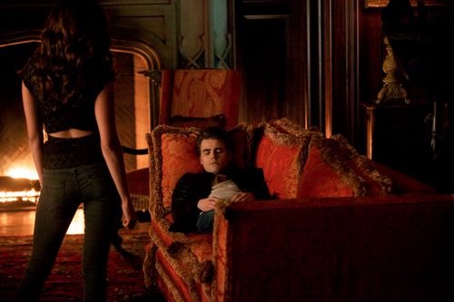 the-vampire-diaries-Handle With Care-01
