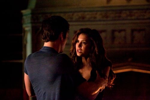 the-vampire-diaries-Handle With Care-02