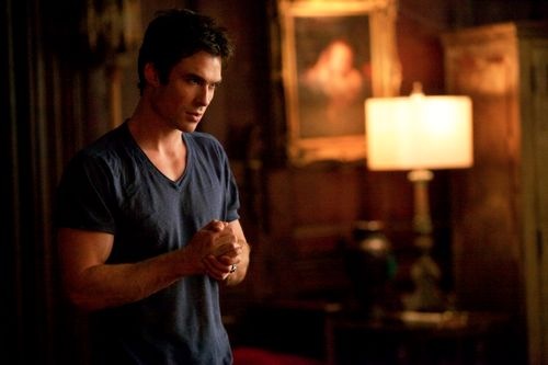 the-vampire-diaries-Handle With Care-03