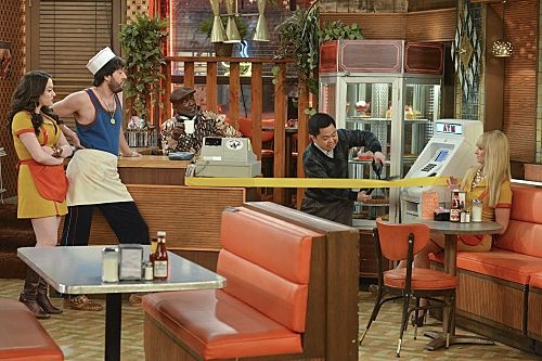 2-Broke-Girls-Season-3-Episode-16-And-The-ATM-2