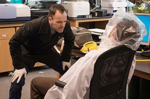 Elementary-The Hound of the Cancer Cells-02