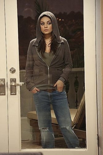 two-and-a-half-men-mila-kunis-02