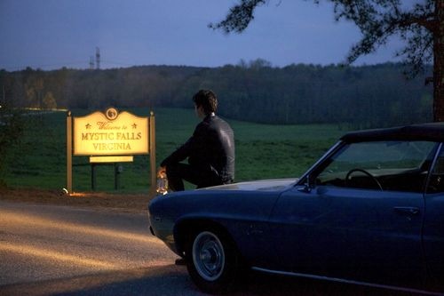 The_Vampire_Diaries_Home_L_09