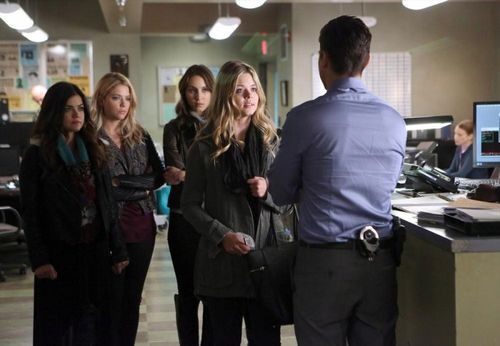 Pretty_Little_Liars_Whirly Girlie_19