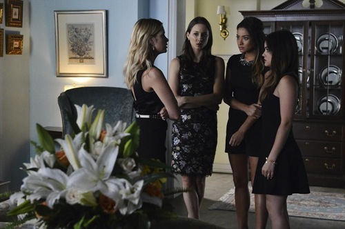 Pretty_Little_Liars_Surfing the Aftershocks_11