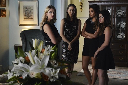 Pretty_Little_Liars_Surfing the Aftershocks_13