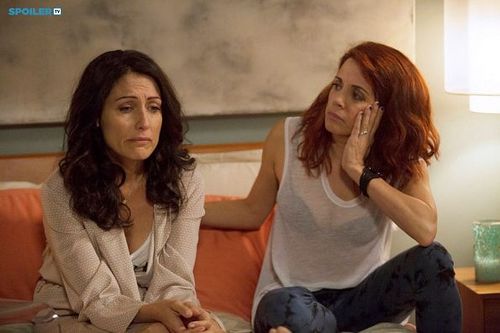 Girlfriends_Guide_To_Divorce_S01E08