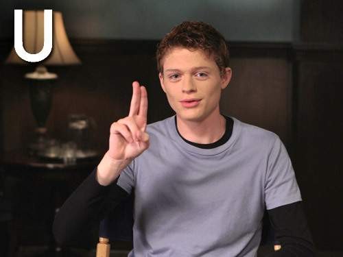The-ABC-s-in-sign-language-with-the-cast-switched-at-birth-23781168-500-375.jpg