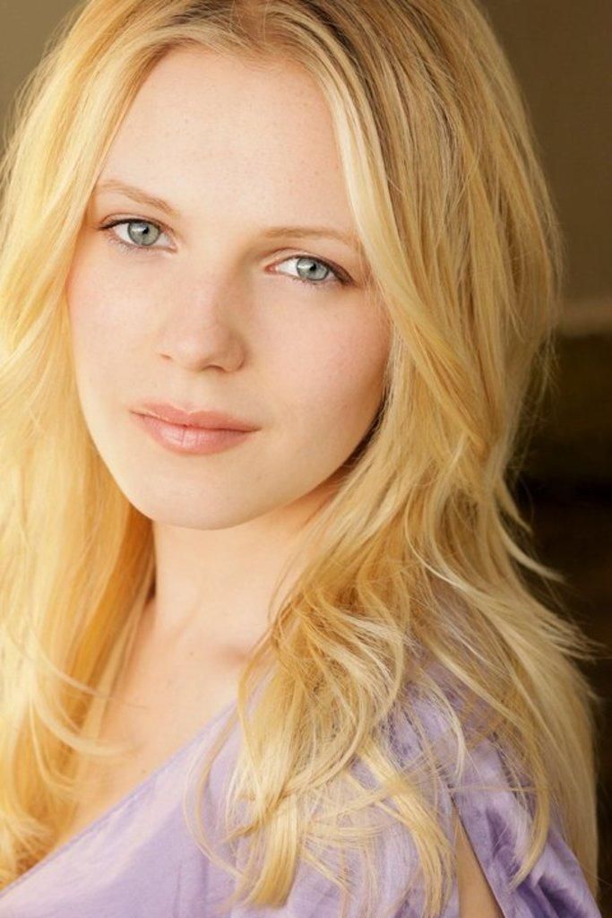Hot TV Babe Of The Week.Emma Bell.