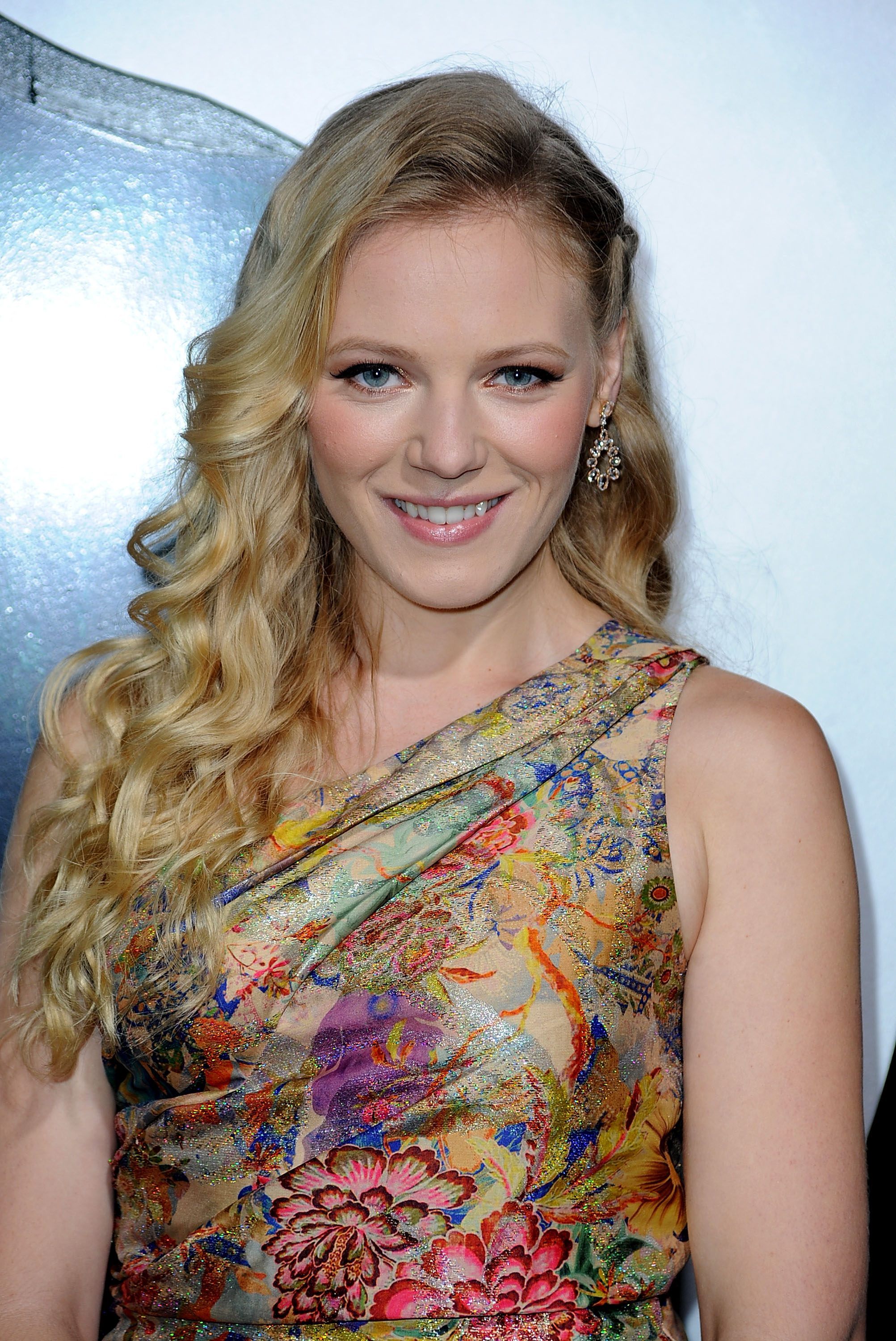 Hot TV Babe Of The Week.Emma Bell.